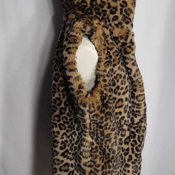 Carmen Leopard Print Faux Fur Hooded Vest size L pre owned Exellent condition - Picture 3 of 13